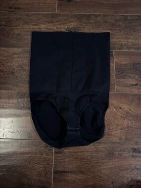 ASSETS by Sara Blakely Black Shapewear Brief (XL)